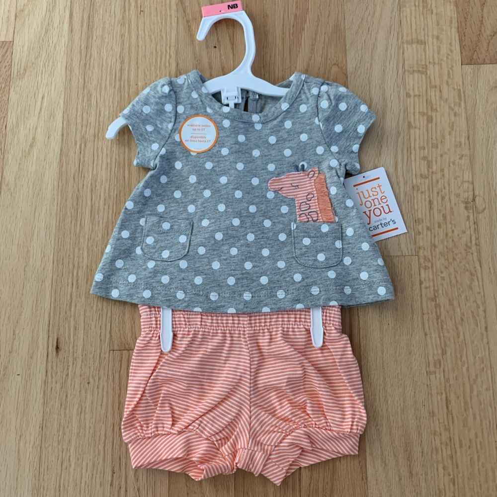 Carter’s Newborn giraffe outfit. NWT! 🦒 💕